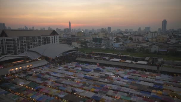 Bangkok Skyline and Ratchada Market — стокове відео