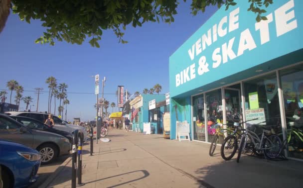 Venice Beach, La, California yakınlarında bisiklet ve kaykay mağazası önü — Stok video