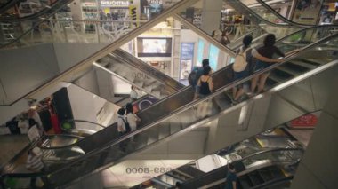 Bangkok, Tayland 'daki Siam Electronics Plaza Mbk' ta yürüyen merdivenler