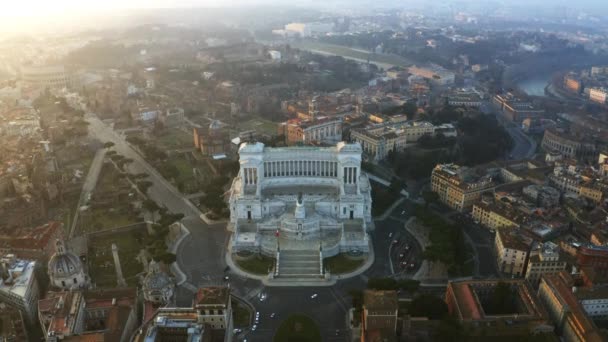 Πετώντας προς Altare della Patria το σούρουπο, Ρώμη — Αρχείο Βίντεο