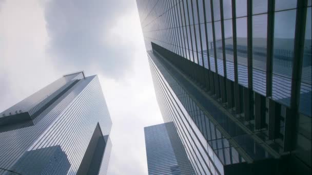 Drehschuss mit Blick auf Wolkenkratzer der Samsung-Stadt in Seoul — Stockvideo