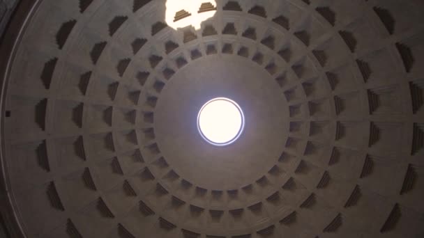 Περιστρεφόμενη βολή της οροφής του τρούλου στο εσωτερικό του ναού του Πάνθεου — Αρχείο Βίντεο