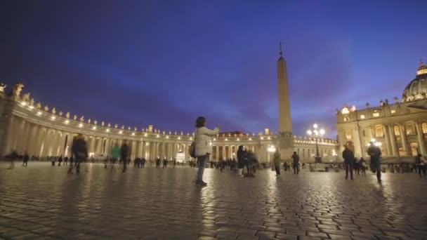 Rotating time-lapse of St Peters Basilica Square at dusk — Stock Video