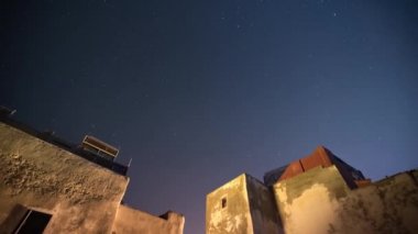 Marakeş, Fas 'taki evlerin üzerindeki yıldızların zamanlaması