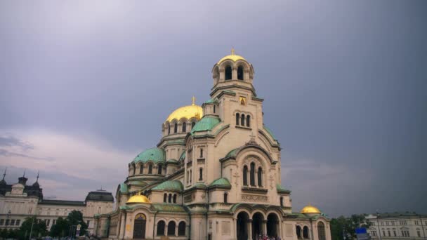 Zeitraffer der Kathedrale St. Alexander Nevsky in Sofia, Bulgarien — Stockvideo