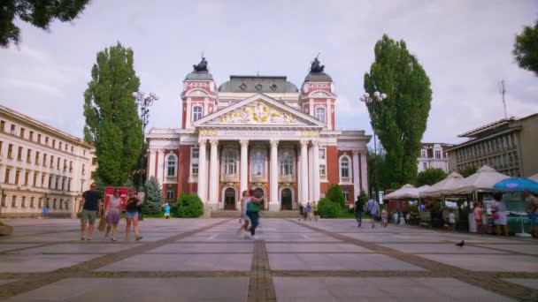 Timelapse του Εθνικού Θεάτρου Ιβάν Βάσοφ στη Σόφια της Βουλγαρίας — Αρχείο Βίντεο