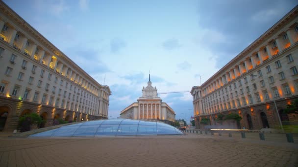 Timelapse van het Onafhankelijkheidsplein in Sofia, Bulgarije — Stockvideo