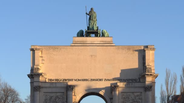 Topo do Siegestor Victory Gate em Munique — Vídeo de Stock