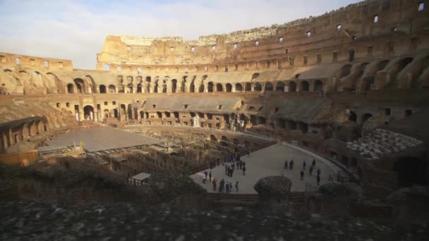 Foto de seguimiento del interior del Coliseo en Roma — Vídeos de Stock