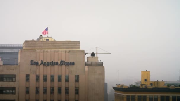 Вид на штаб-квартиру LA Times в Лос-Анджелесе, Калифорния — стоковое видео