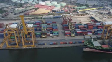 Tayland 'daki Bangkok konteynır limanına yanaşan gemilerde insansız hava aracı ateşlendi