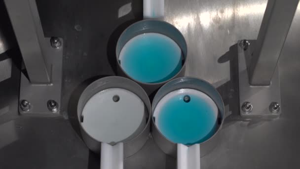 Metal balls dropping into different types of liquid — Stock Video