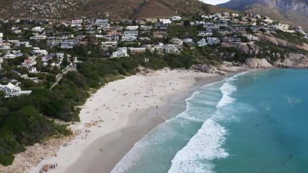Panoramisch uitzicht op Llandudno Beach, Zuid-Afrika — Stockvideo