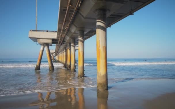 Muelle de pesca de Venecia visto desde abajo en Los Ángeles, California — Vídeos de Stock