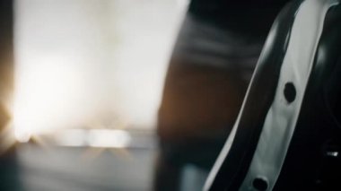 Karma Dövüş Sanatları dövüşçüsünün ağır çekim çekimi.