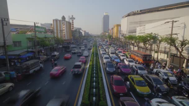 Un lapso de tiempo de una autopista congestionada en Bangkok, Tailandia — Vídeos de Stock