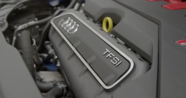 Закріплений постріл всередині двигуна Audi. — стокове відео