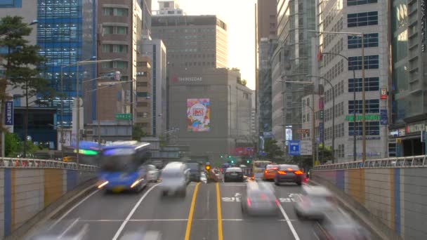 Time lapse del traffico su una strada trafficata a Seoul, Corea del Sud — Video Stock