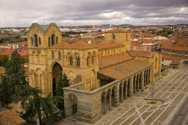 西班牙 阿维拉 圣佩德罗教堂的全景 — 图库照片