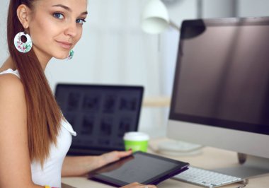 Moda tasarımcıları studio çalışma