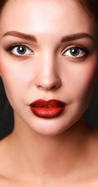Close up portret pięknej młodej kobiety twarz — Zdjęcie stockowe