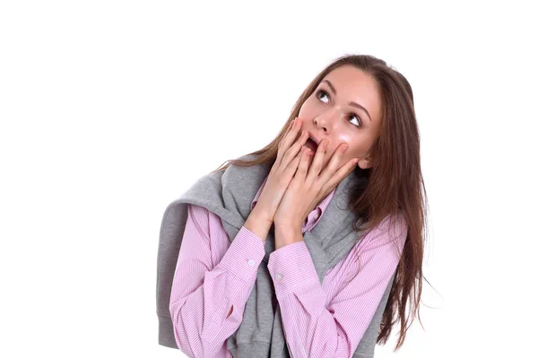 Mujer joven de pie sobre el fondo blanco — Foto de Stock