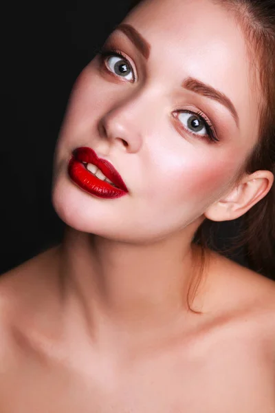 Close up portrait of beautiful young woman face — Stock Photo, Image