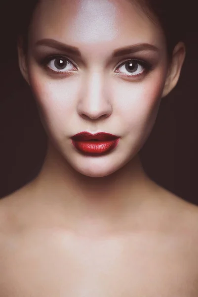 Close up portret van mooie jonge vrouw gezicht — Stockfoto