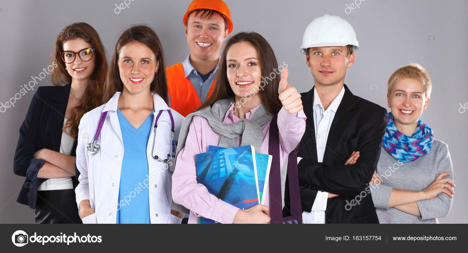 Работники которые еще не были. Офис с сотрудниками. Фотографии профессий. Профессии молодежи. Бригадир рабочих на складе.