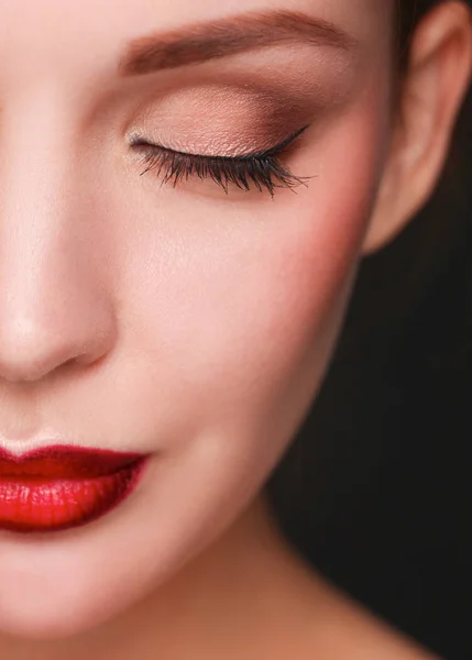 Close up portrait of beautiful young woman face — Stock Photo, Image