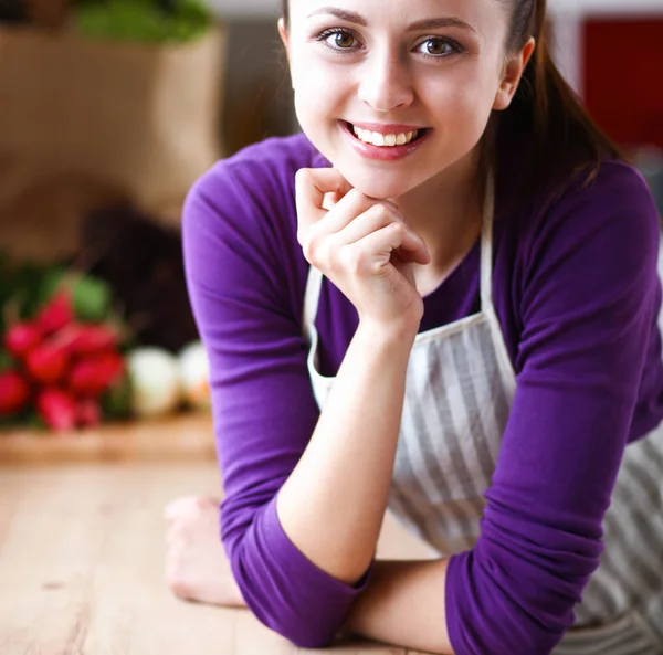A young woman standing in her kitchen . — Stock Photo, Image