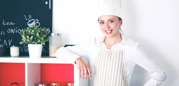 Chef donna ritratto con uniforme in cucina — Foto Stock