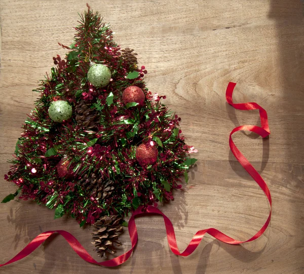 Рождественская Елка Украшения Деревянном Фоне — стоковое фото