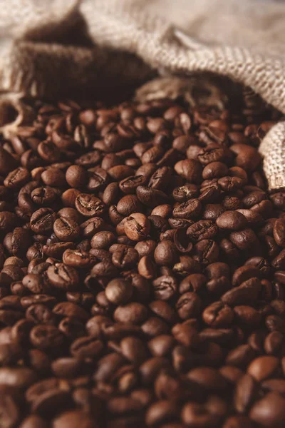 Zwarte koffie bonen — Stockfoto