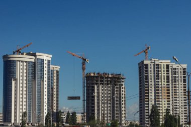 Yapım aşamasında birçok yüksek binalar için içinde yer