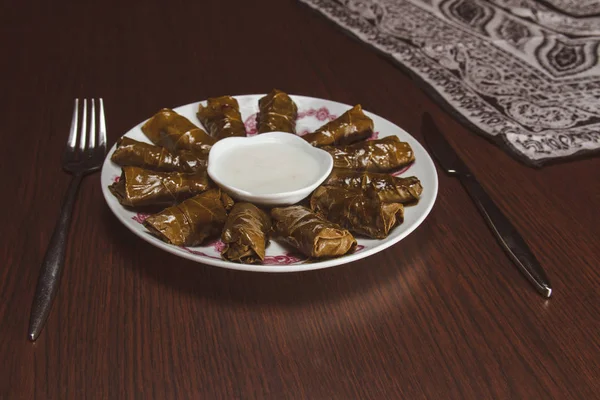 Bir tabak, dolmalar, sağlıklı gıda