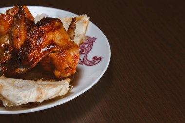 Mangalda tavuk kanadı