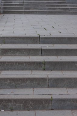 siyah ve beyaz arka merdiven