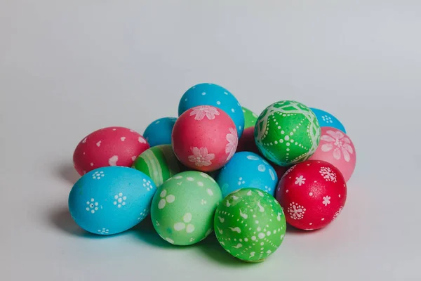 Mükemmel renkli el yapımı Paskalya yumurtaları