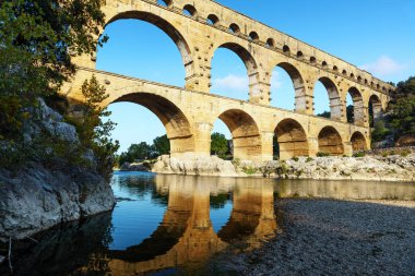 Pont du Gard su kemeri, Provence, Fransa - gün batımında görüntüle