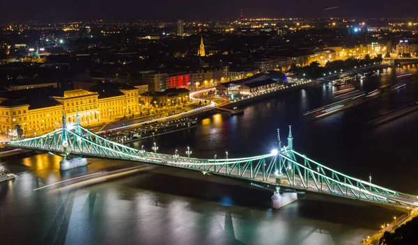 Szabadság híd itt: budapest — Stock Fotó