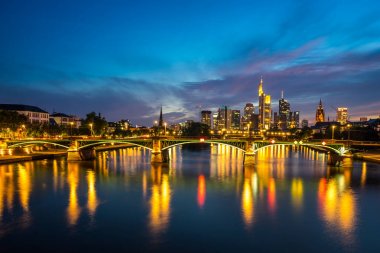 Işıklı Frankfurt manzarası