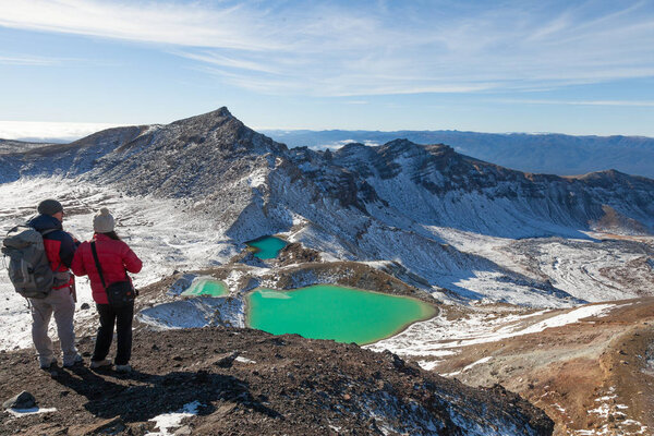 Looking over the emerald lakes in New Zealand, Tongariro crossing