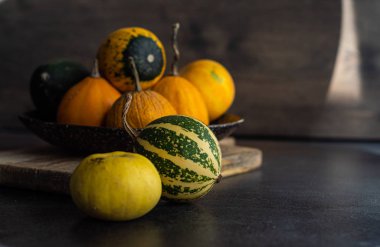 Taş zeminde sebze kabağı.