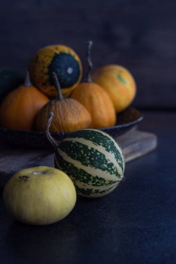 Taş zeminde sebze kabağı.