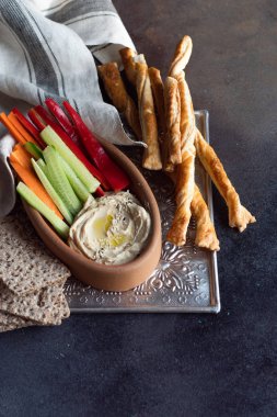 Humus vejetaryen yemeği.