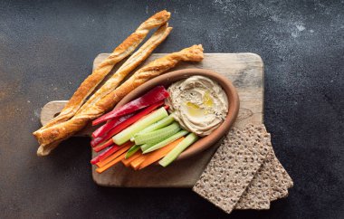 Humus vejetaryen yemeği.