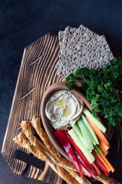 Humus vejetaryen yemeği.