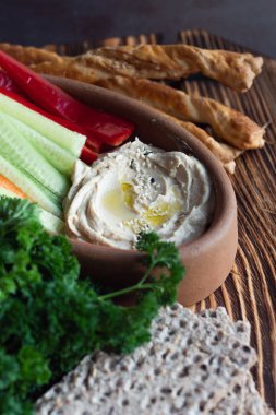 Humus vejetaryen yemeği.