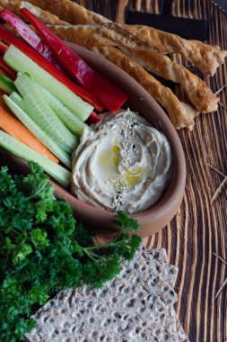 Humus vejetaryen yemeği.